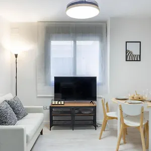 apartment-dos-aceras-malaga.hotelsinnerja.org/
